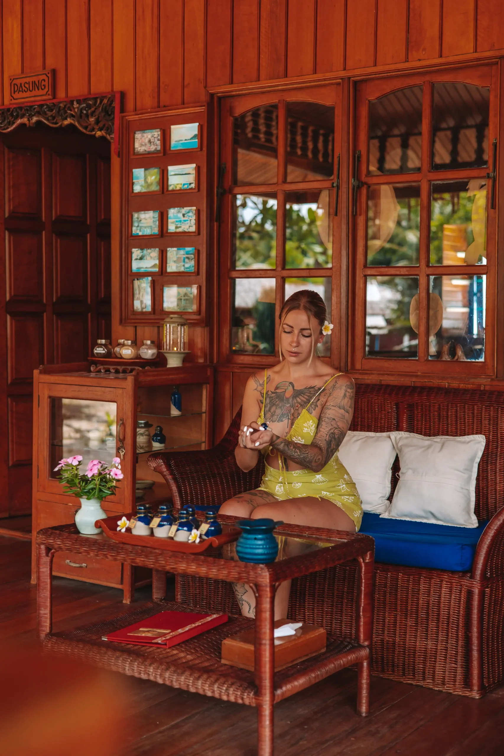Customers can choose the type of oil available at Lotus Gangga Island spa before the massage