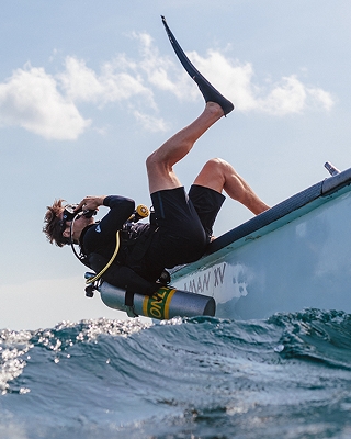 lotus-diving