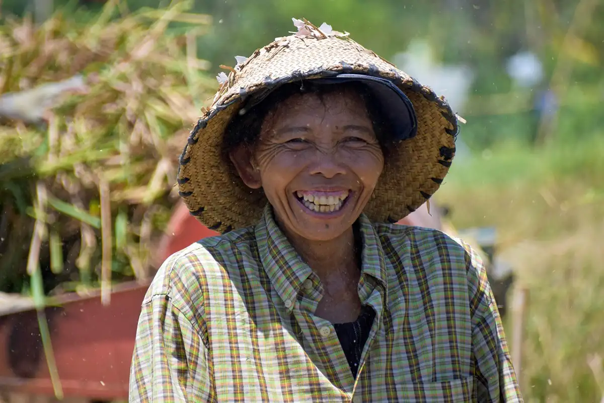 local woman 1200×800
